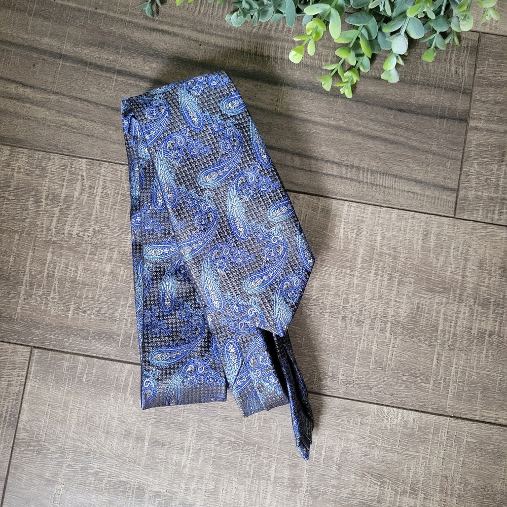 NWOT Pronto Uomo Grey Blue Paisley 100% Silk Tie